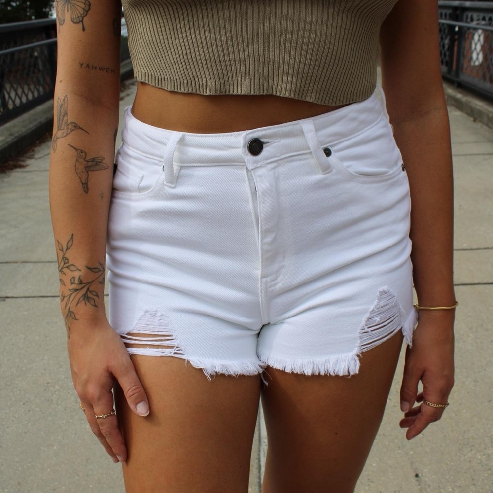 KanCan White High-Waisted Jean Shorts with Frayed Hem